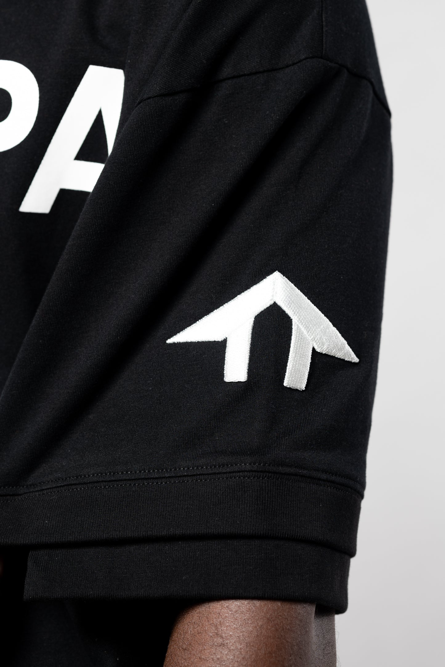 "Black Trampa Caza Tee"