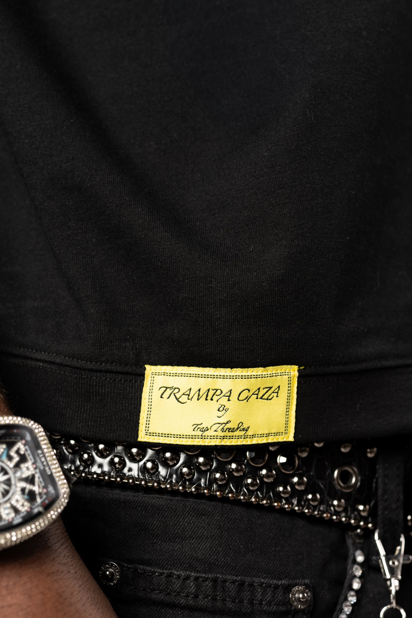 "Black Trampa Caza Tee"